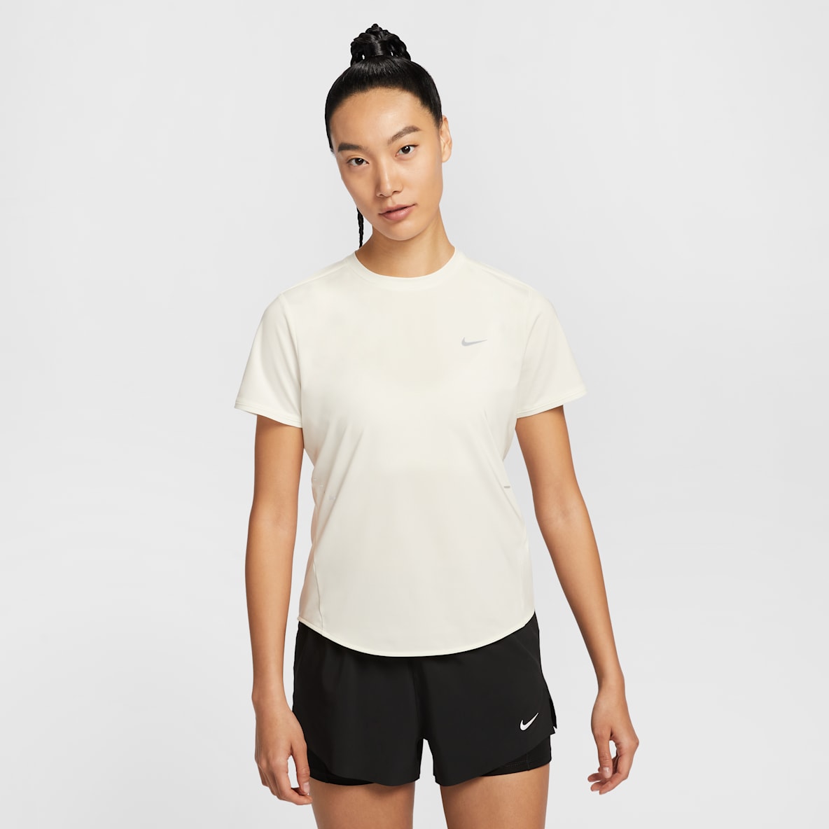 Nike Swift Dri-FIT 女子速干短袖跑步上衣