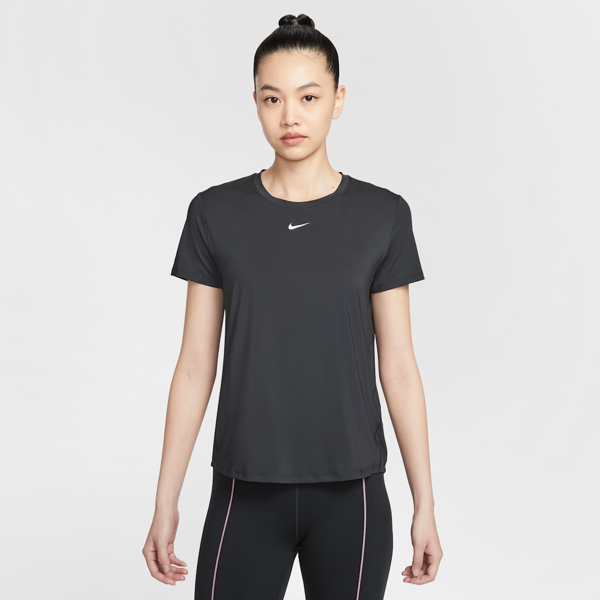 Nike One Classic Dri-FIT 女子透气速干经典款短袖上衣