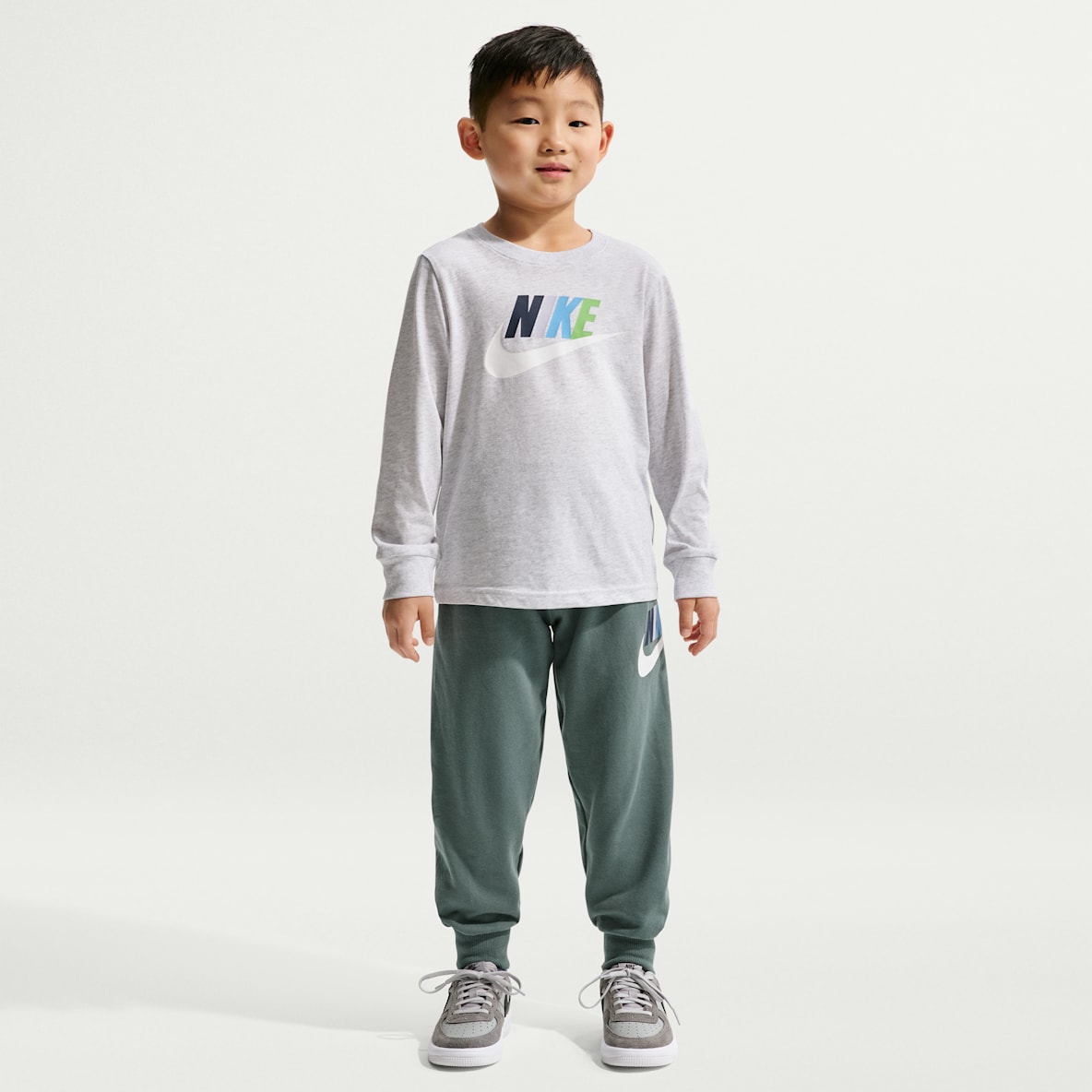 Nike 幼童长袖T恤和法式毛圈长裤套装