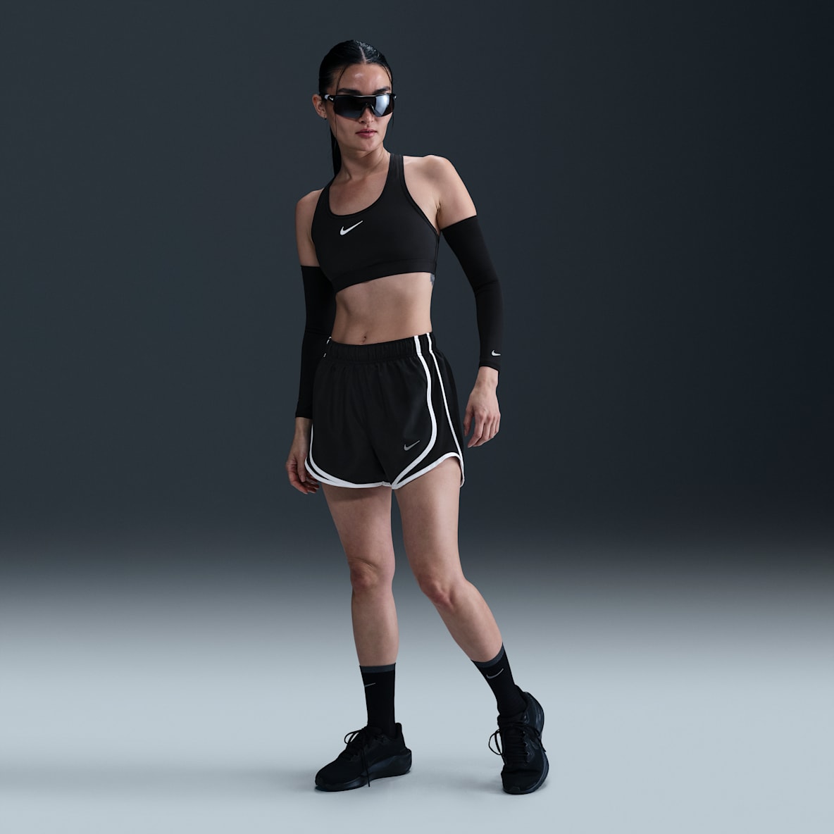 Nike Tempo Dri-FIT 女子速干中腰跑步短裤(含衬裤)