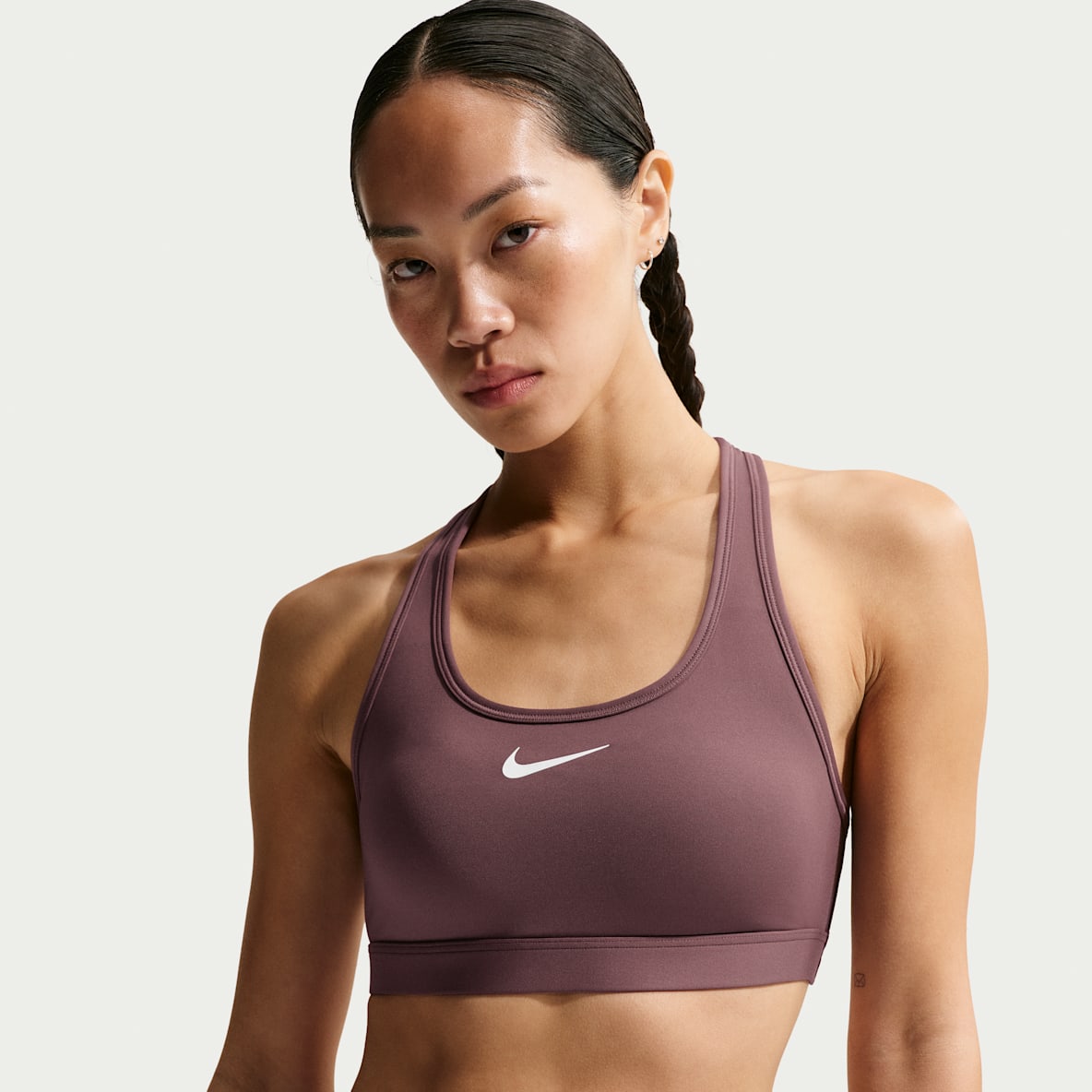 Nike Swoosh 女子中强度支撑速干衬垫运动内衣