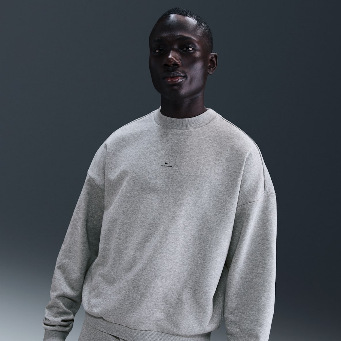 Nike Standard Issue Therma-FIT 耐克篮球小标系列男子加绒篮球圆领上衣