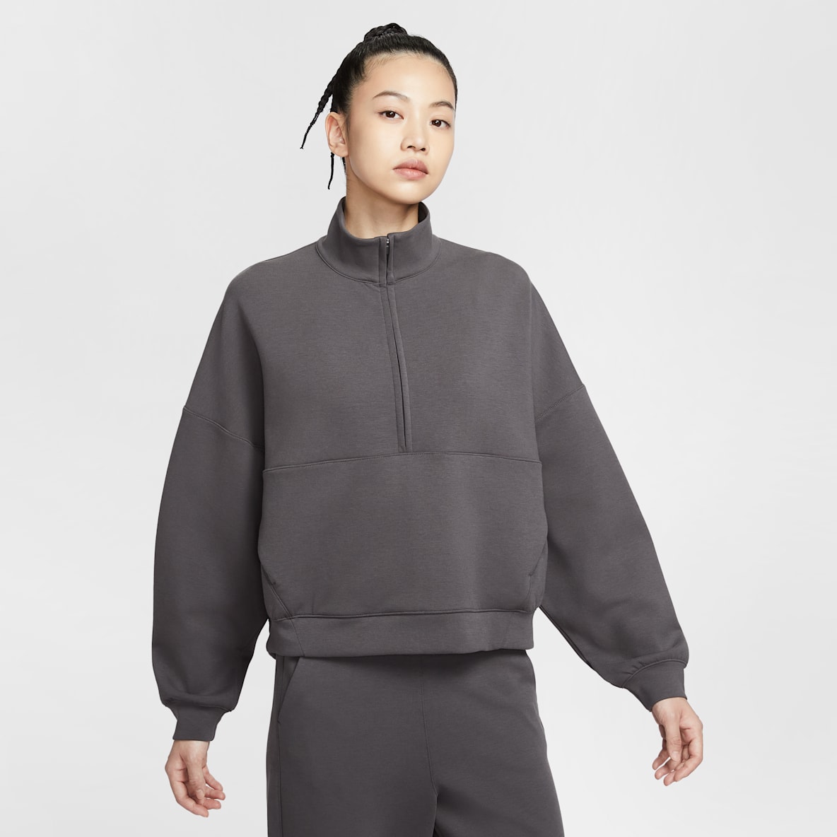 Nike 24.7 ImpossiblySoft Nike 24.7 ImpossiblySoft Dri-FIT 超感柔软女子 Oversize 风速干半长拉链开襟上衣