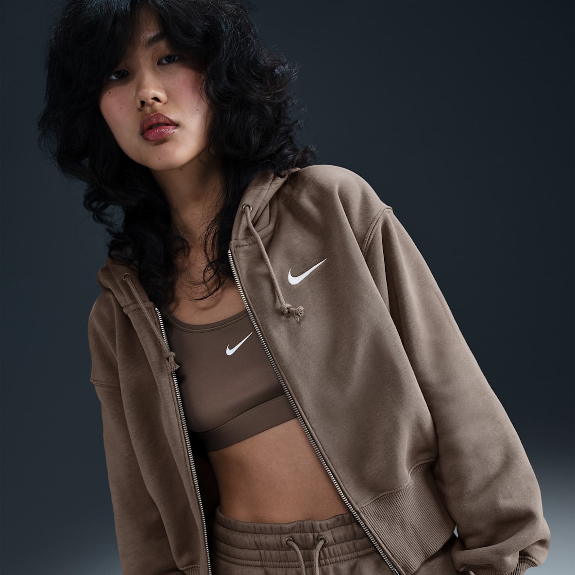 Nike Sportswear Phoenix Fleece 女子宽松短款全长拉链开襟加绒连帽衫