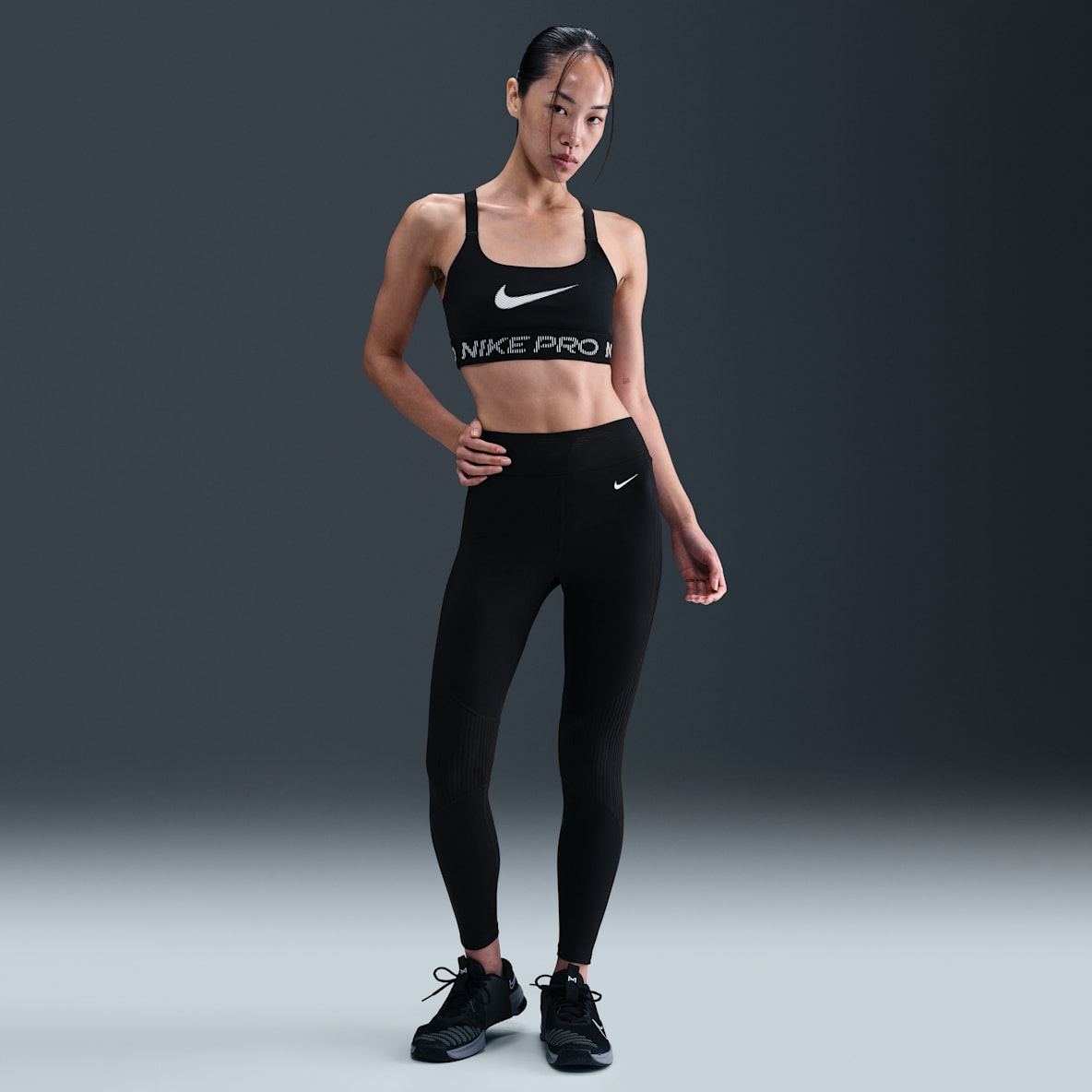 Nike Pro 女子速干高腰训练紧身裤