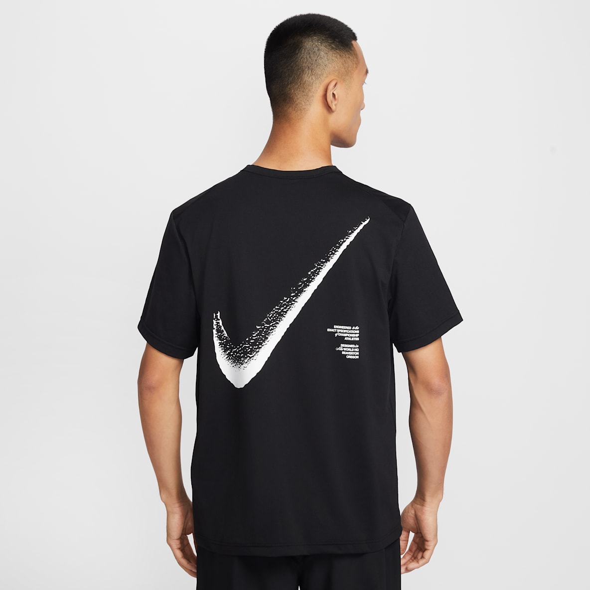 Nike Hyverse Nike Hyverse Dri-FIT 男子防晒速干训练T恤