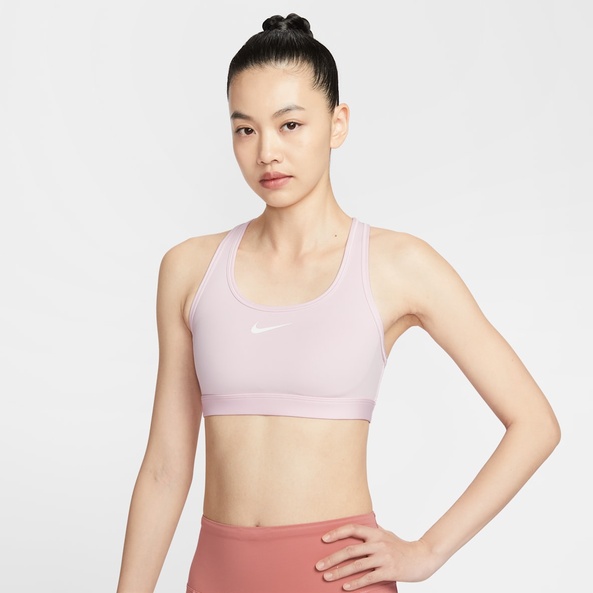 Nike Swoosh 女子中强度支撑速干衬垫运动内衣