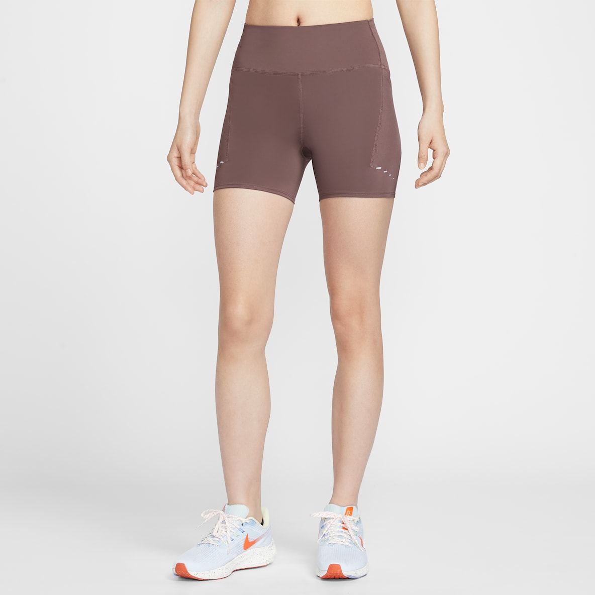 Nike Swift 女子高腰口袋速干紧身跑步短裤