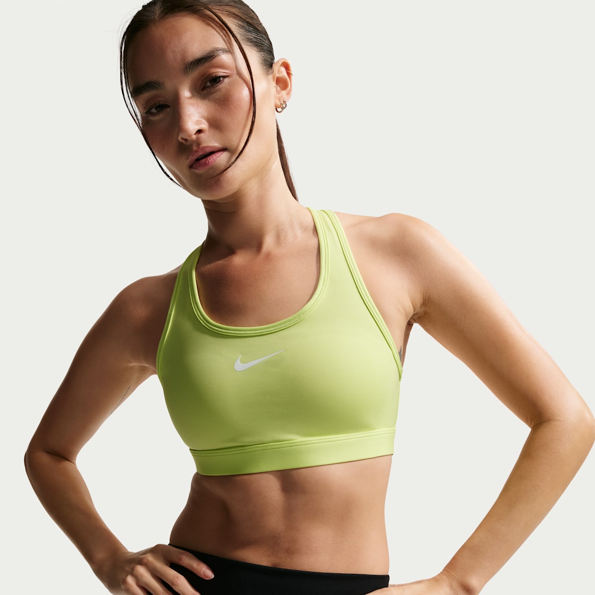 Nike Swoosh 女子中强度支撑速干衬垫运动内衣