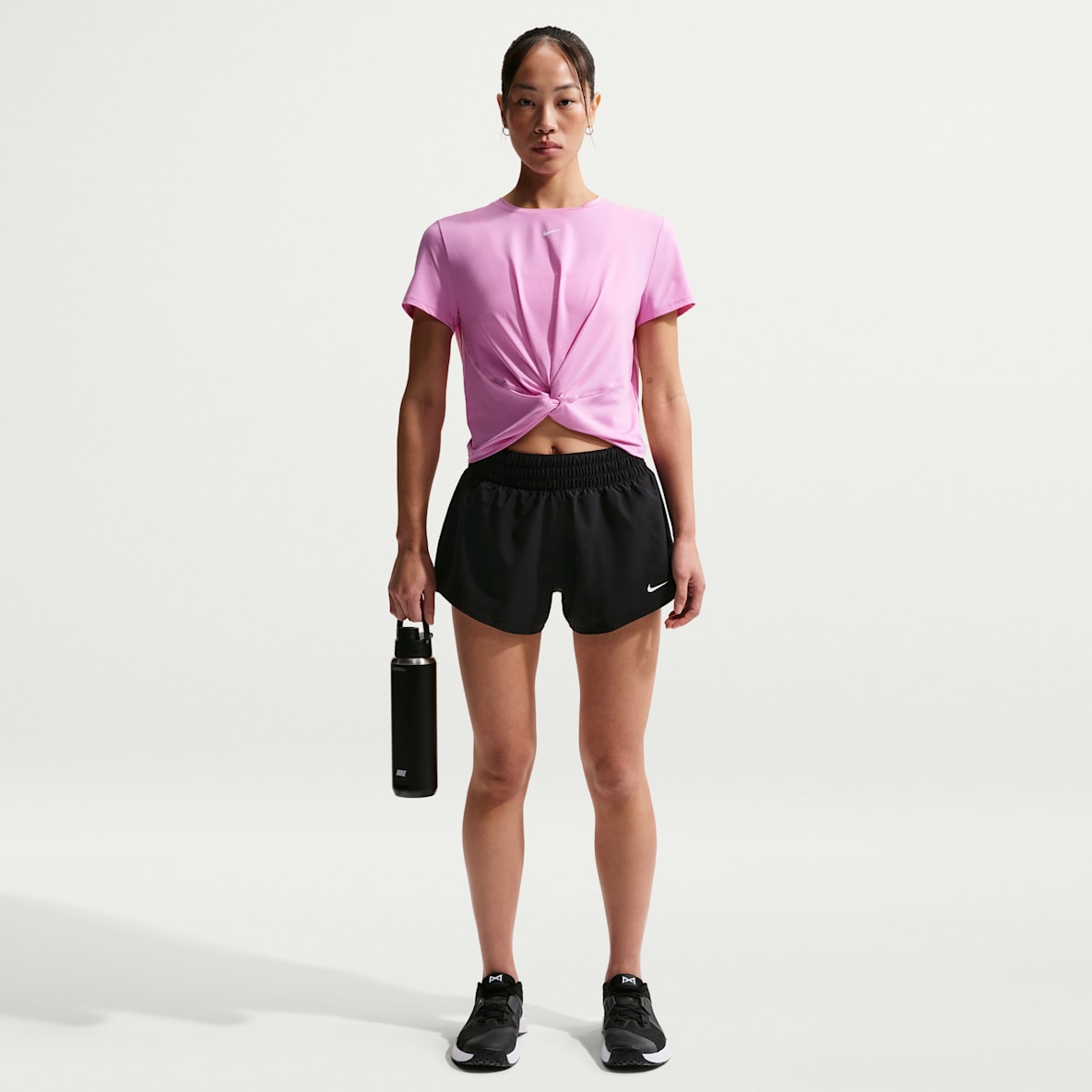 Nike Dri-FIT One 女子速干中腰短裤（含衬裤）