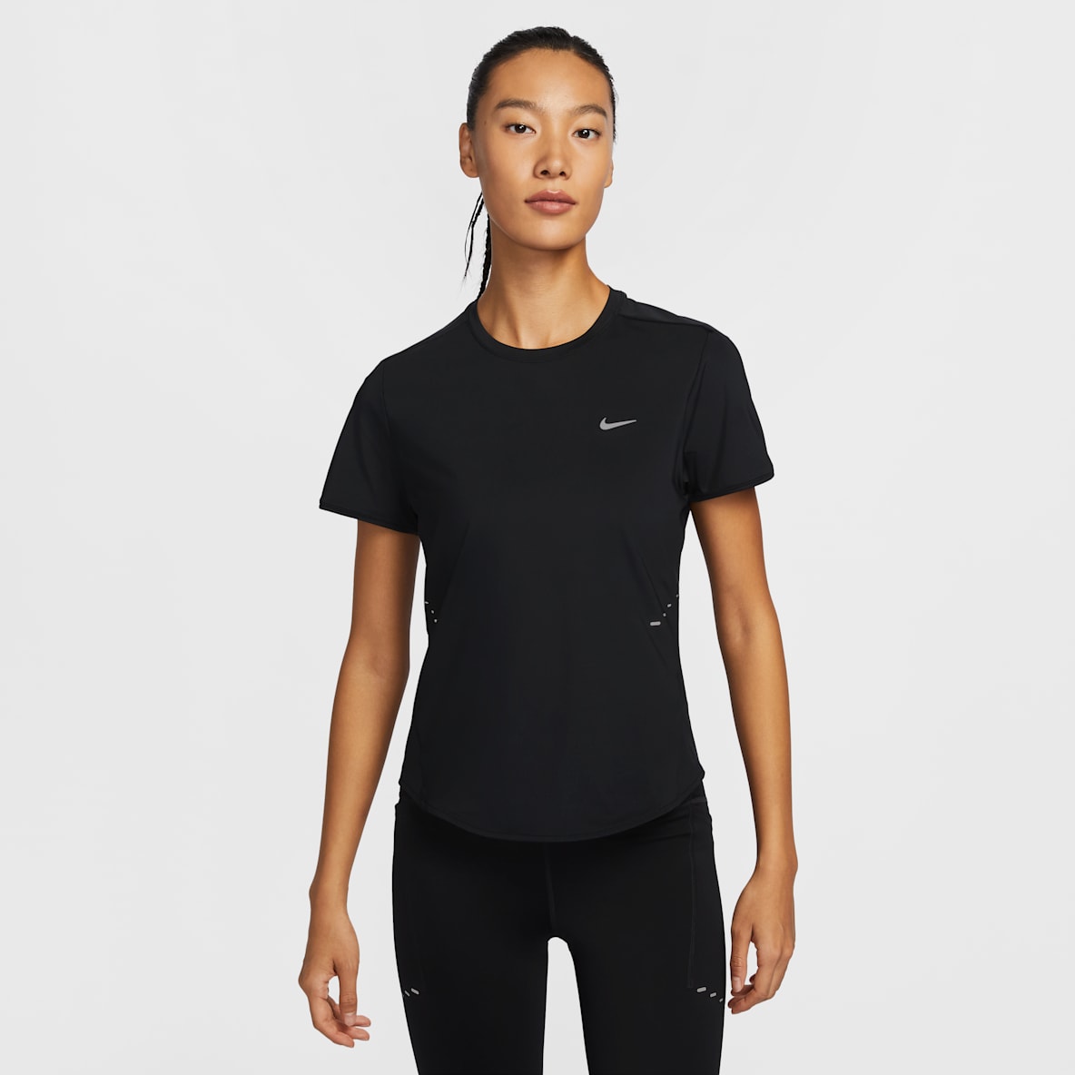 Nike Swift Dri-FIT 女子速干短袖跑步上衣