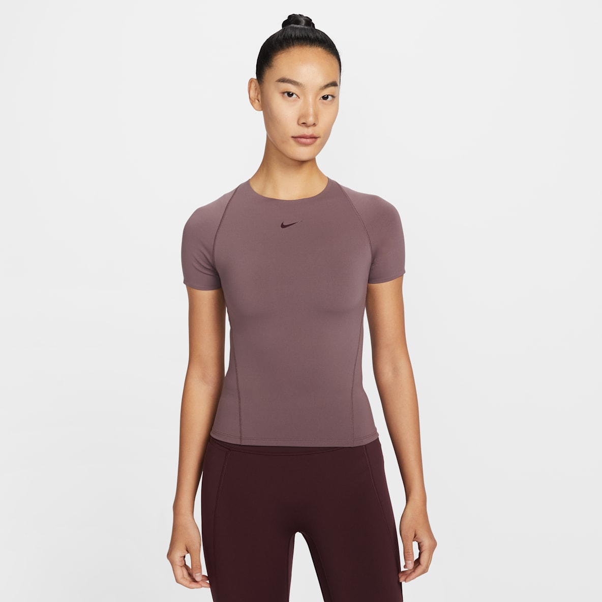 Nike Universa Dri-FIT 女子速干短袖上衣
