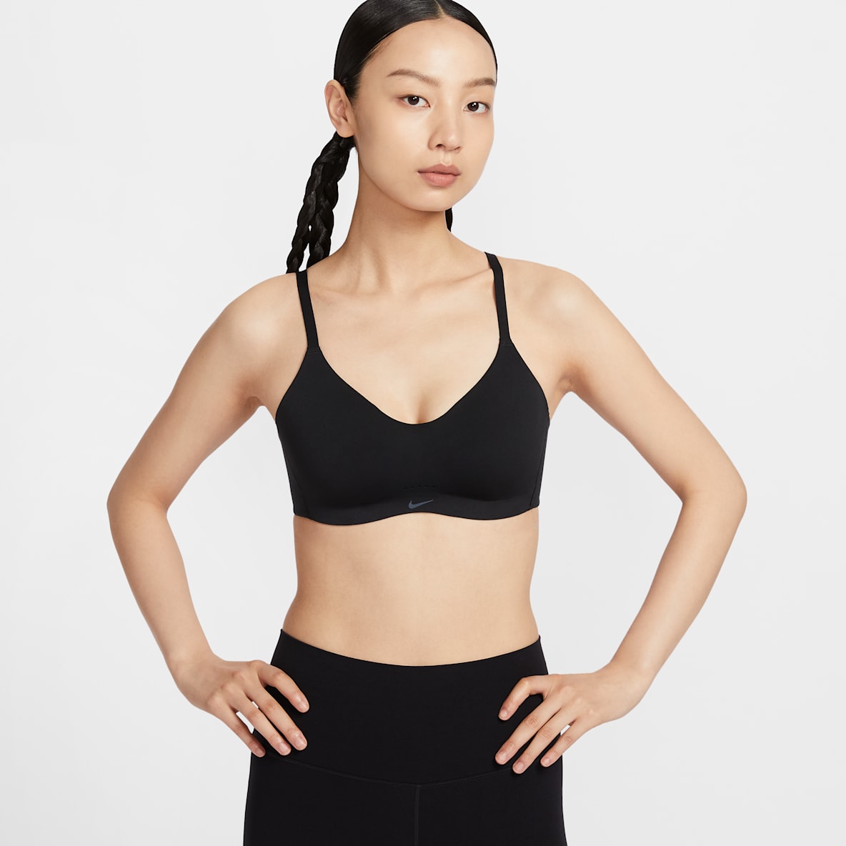 Nike Alate Minimalist 女子低强度支撑衬垫可调节速干运动内衣