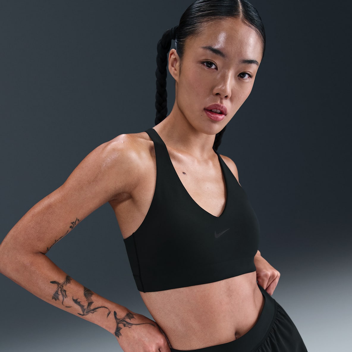 Nike Universa 女子汗渍隐匿中强度支撑速干衬垫运动内衣
