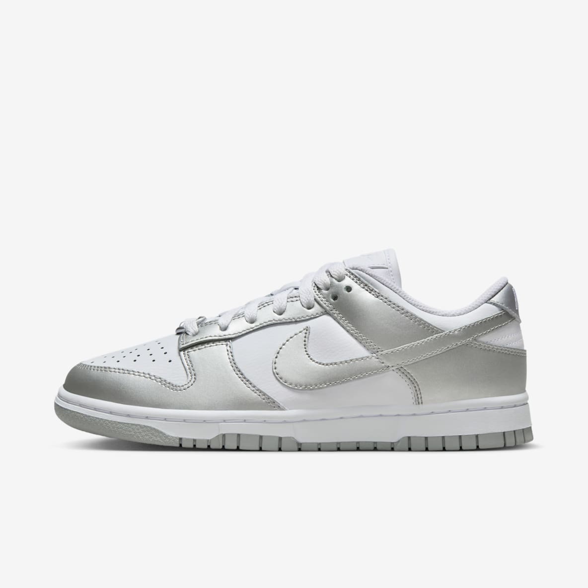 Nike Dunk Low 女子运动鞋