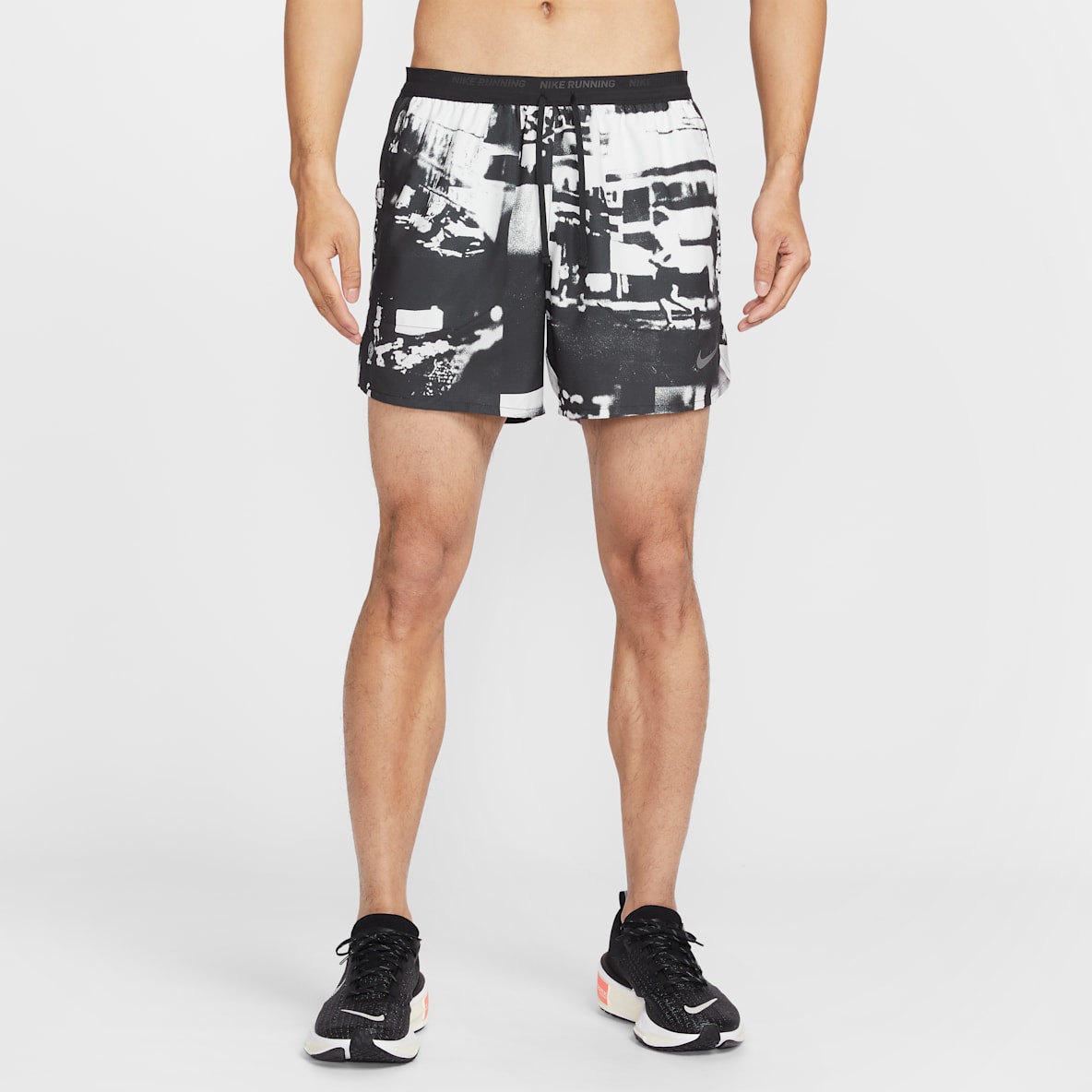 Nike Stride Nike Stride Dri-FIT 男子速干跑步短裤(含衬裤)