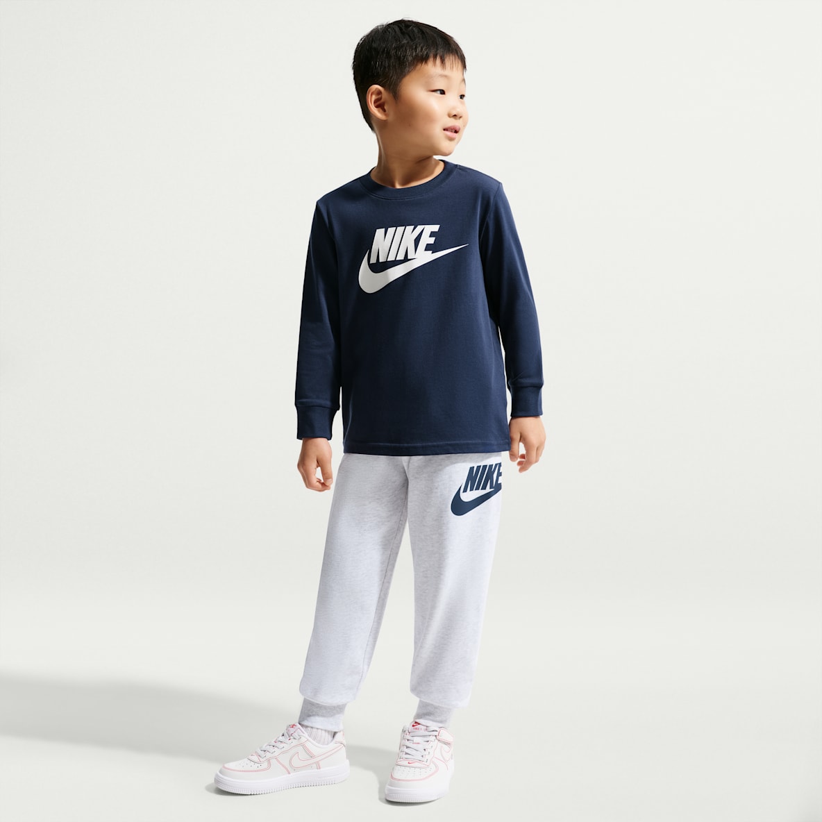 Nike 幼童长袖T恤和法式毛圈长裤套装