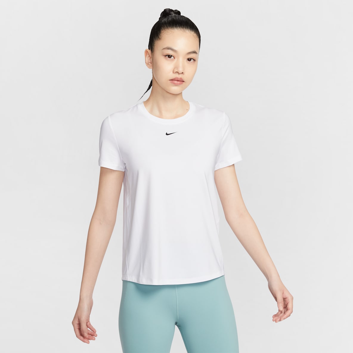 Nike One Classic Dri-FIT 女子透气速干经典款短袖上衣