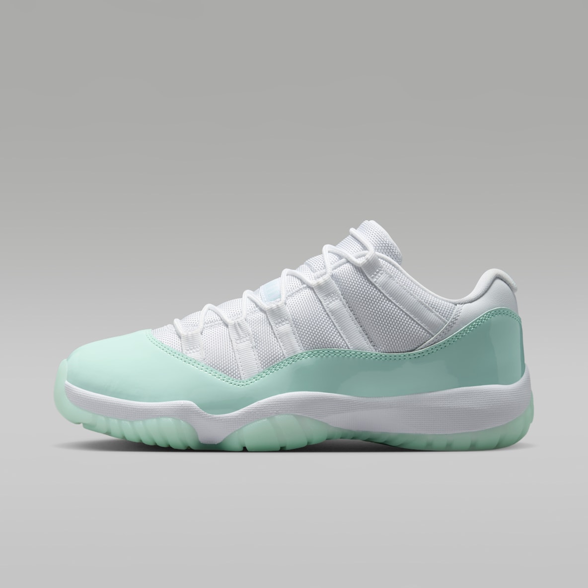 Air Jordan 11 Retro Low "Igloo" 复刻女子运动鞋