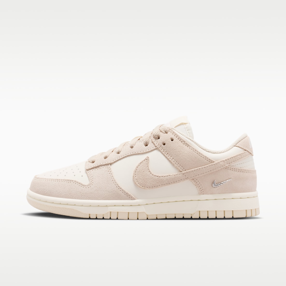 Nike Dunk Low Suede 女子运动鞋