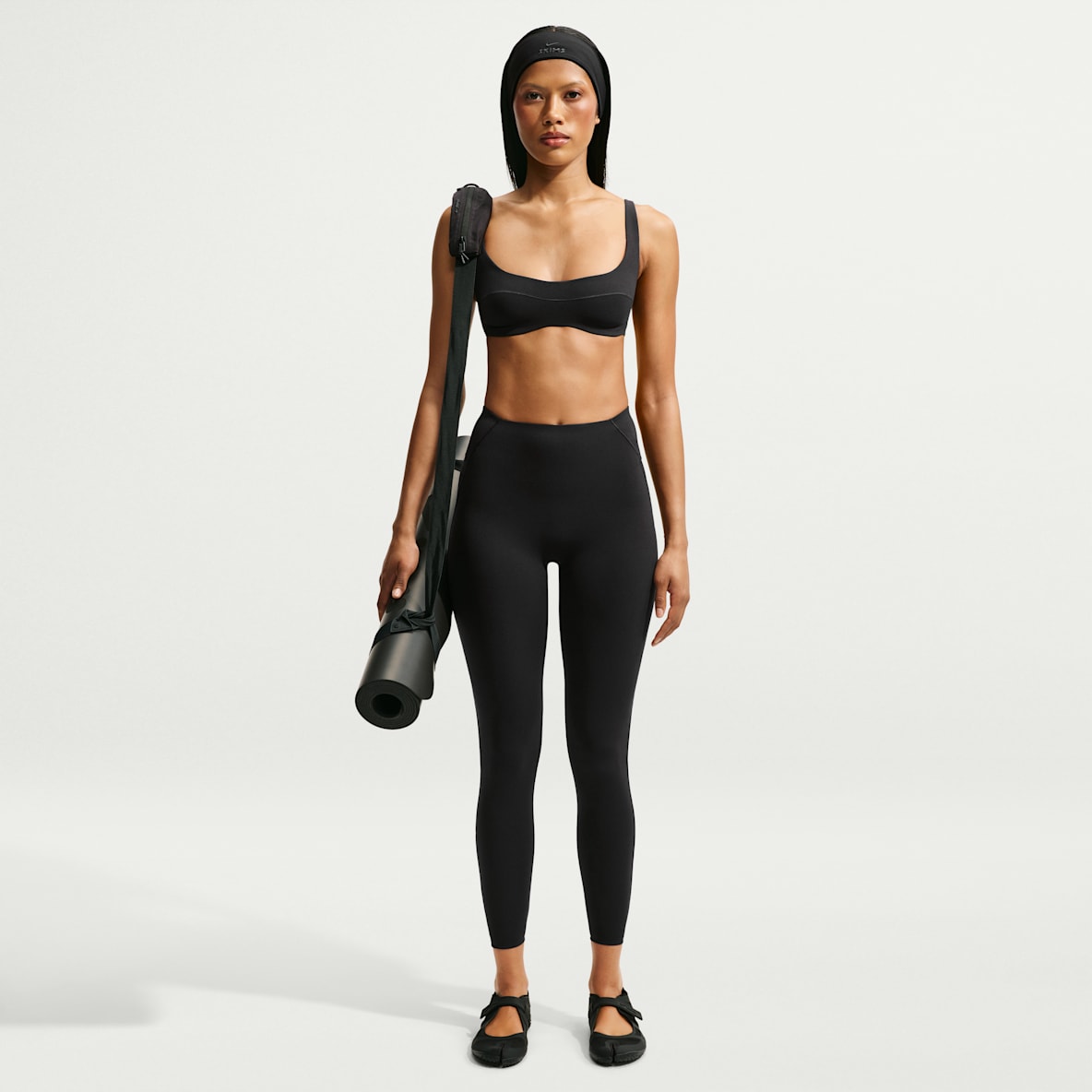 NikeSKIMS Studio Stretch 女子速干紧身裤 