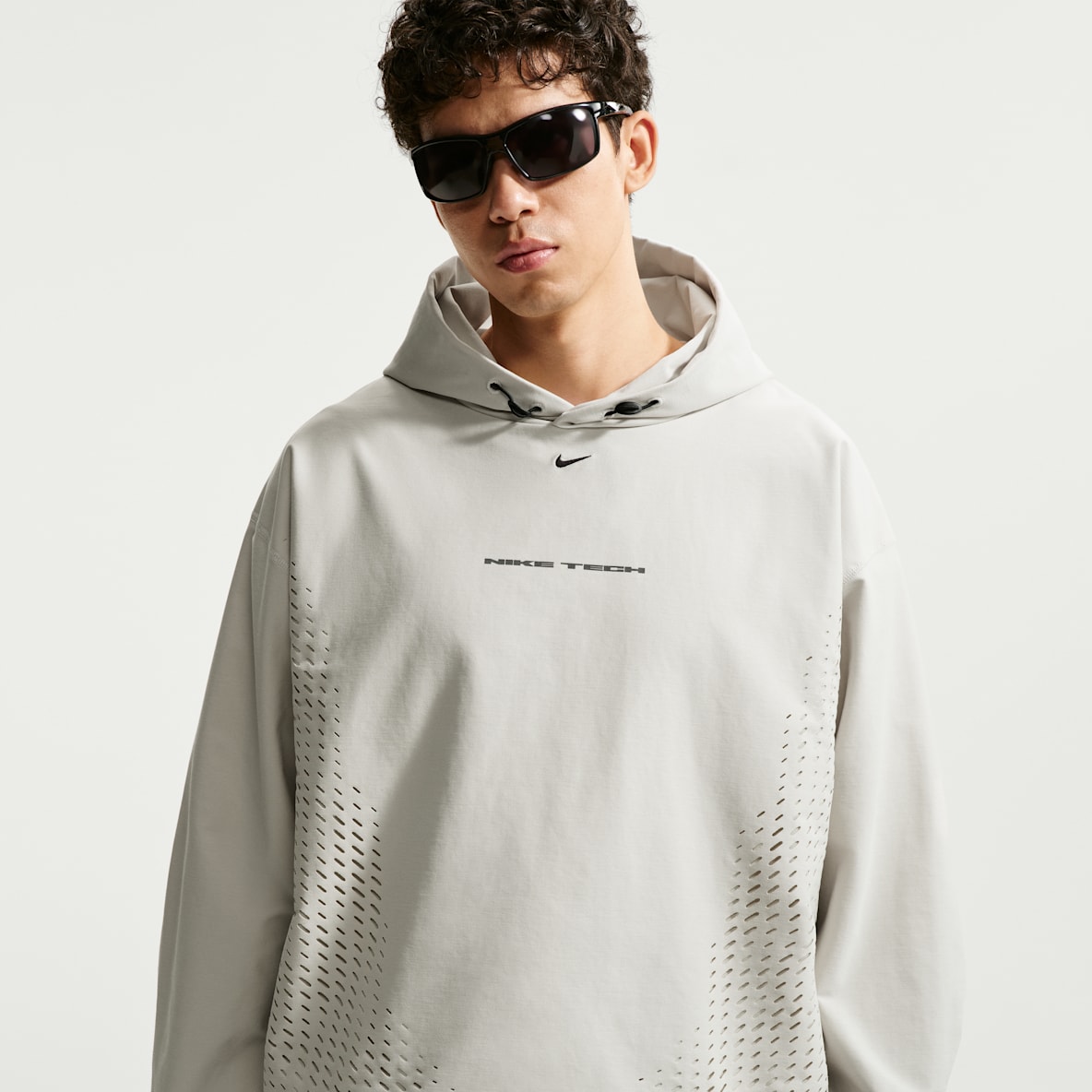 Nike Tech Dri-FIT Shori 男子速干套头连帽上衣