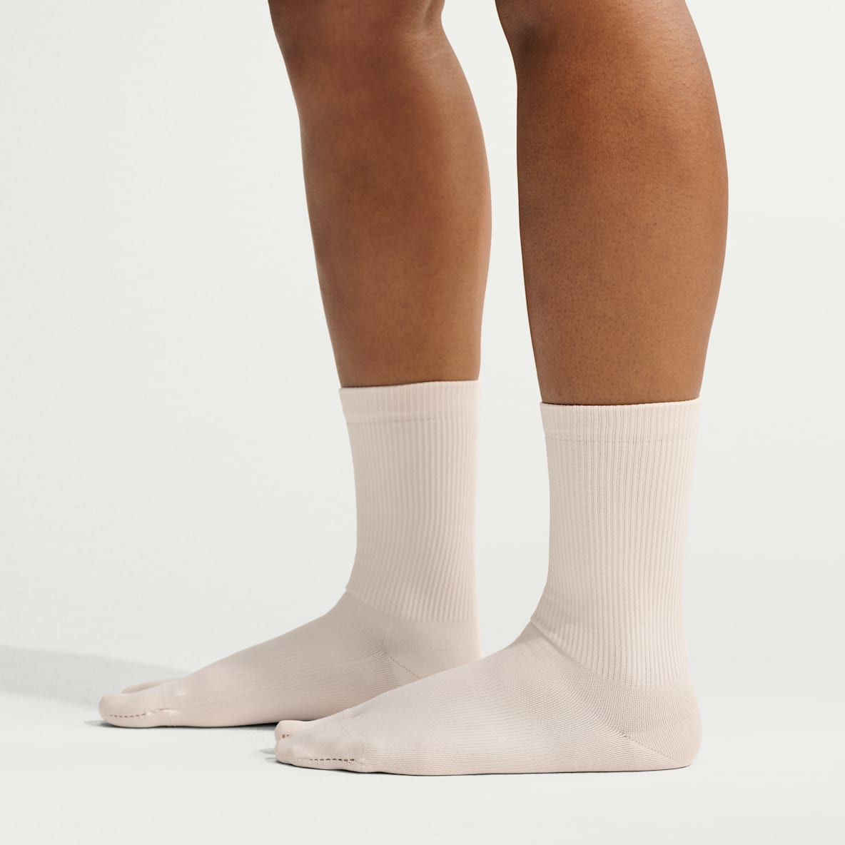 NikeSKIMS Rift 女子分趾式中筒运动袜(1 双)