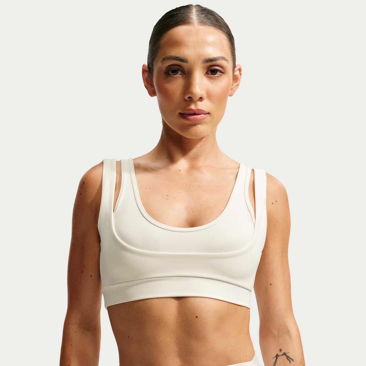 NikeSKIMS Matte 女子速干双肩带大圆领运动内衣