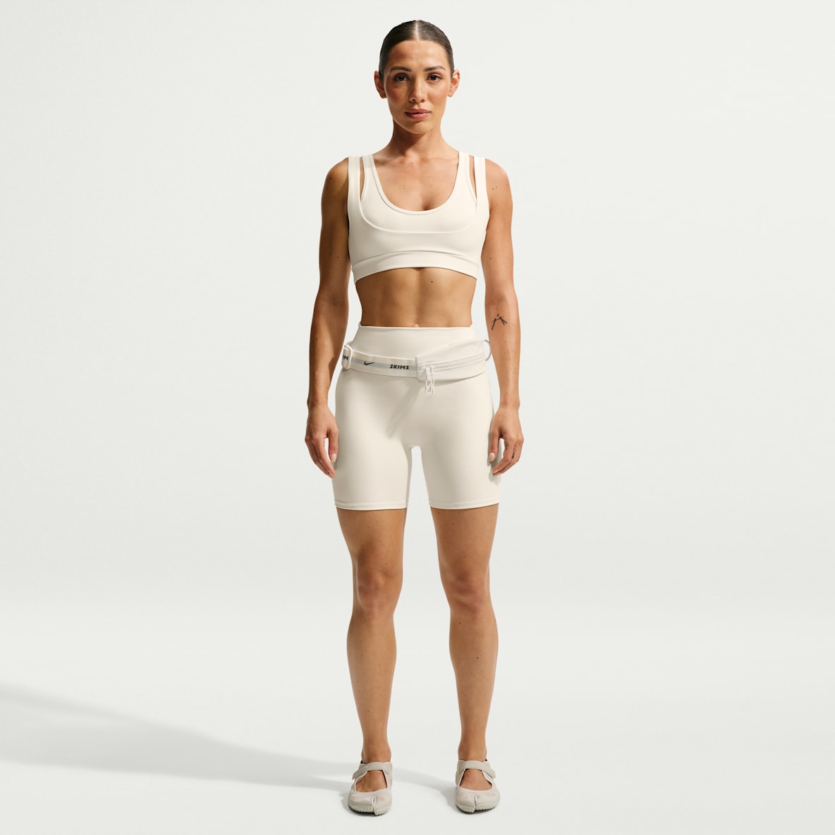 NikeSKIMS Matte 女子速干高腰骑行短裤