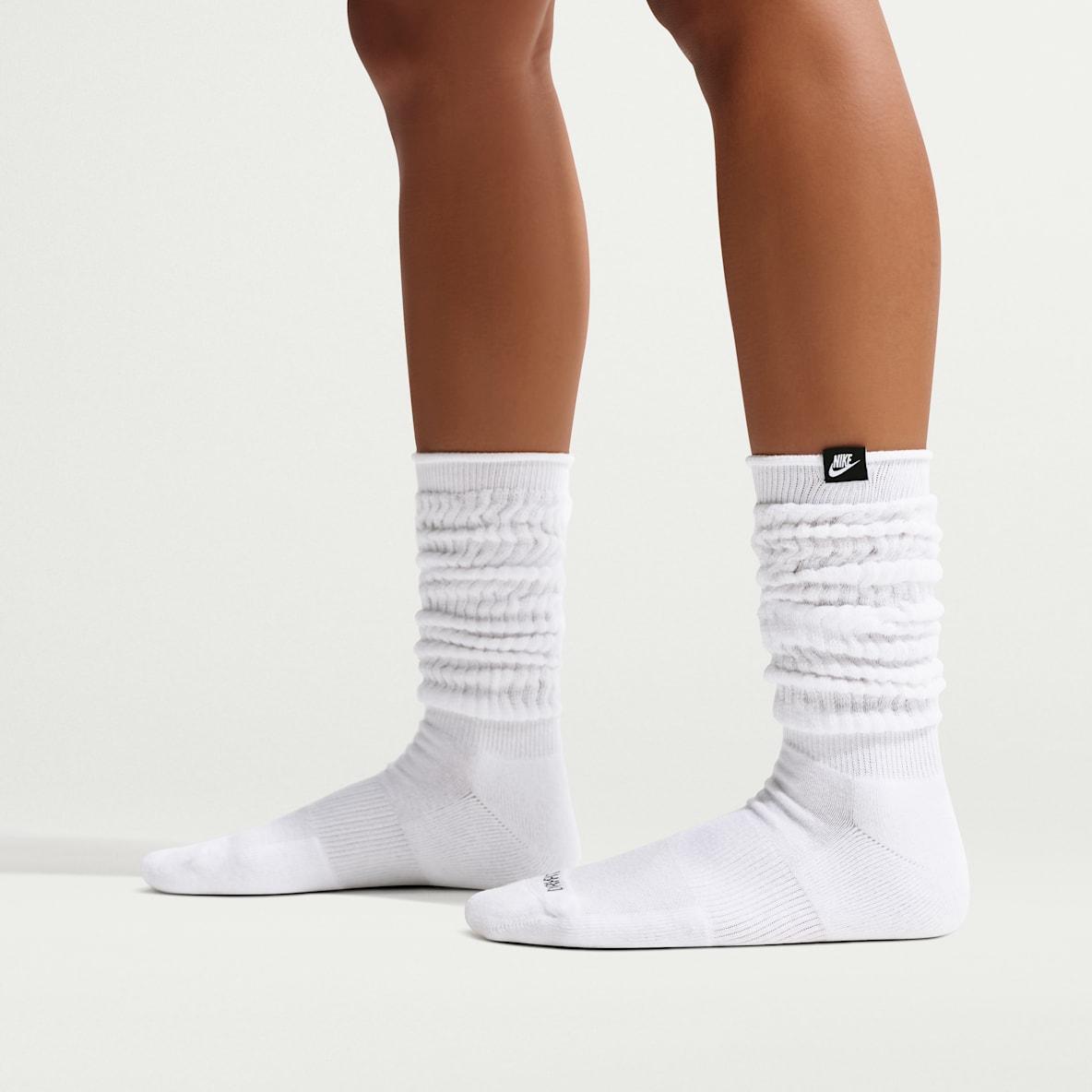 Nike Everyday Plus 舒适速干中筒堆堆运动袜(1 双)