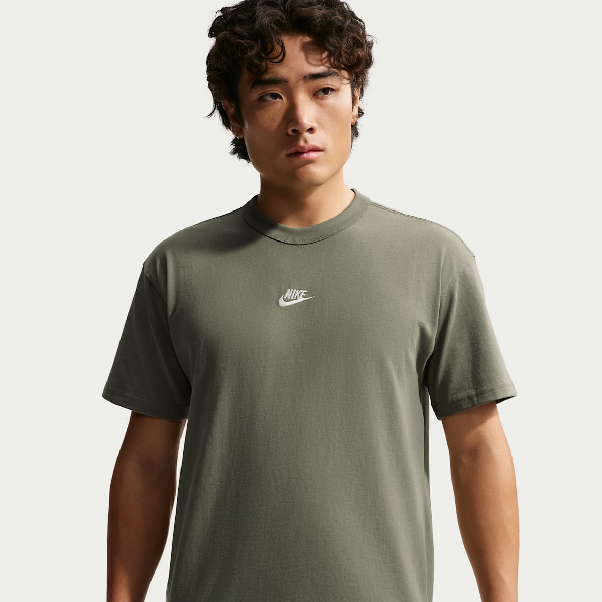 Nike Sportswear Premium Essentials 男子T恤