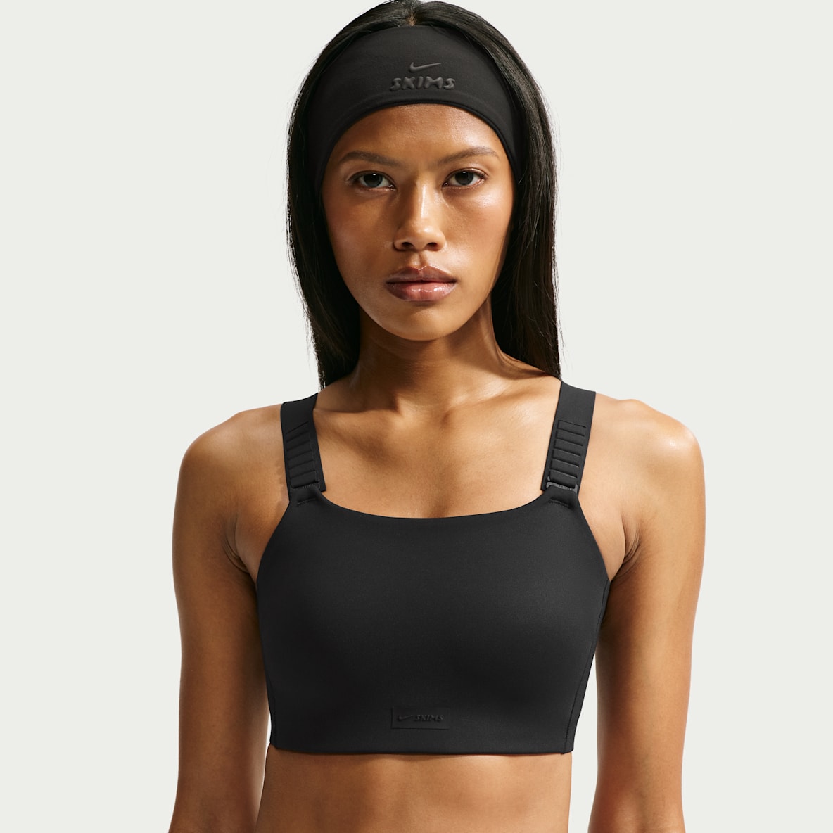 NikeSKIMS Matte 女子速干宽肩带运动内衣