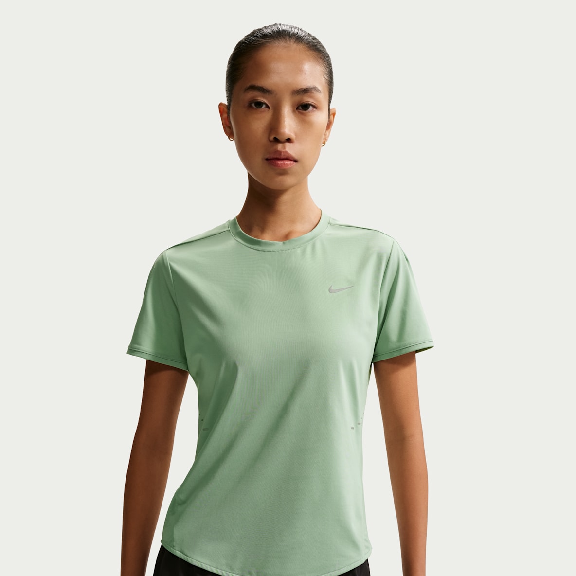 Nike Swift Dri-FIT 女子速干短袖跑步上衣