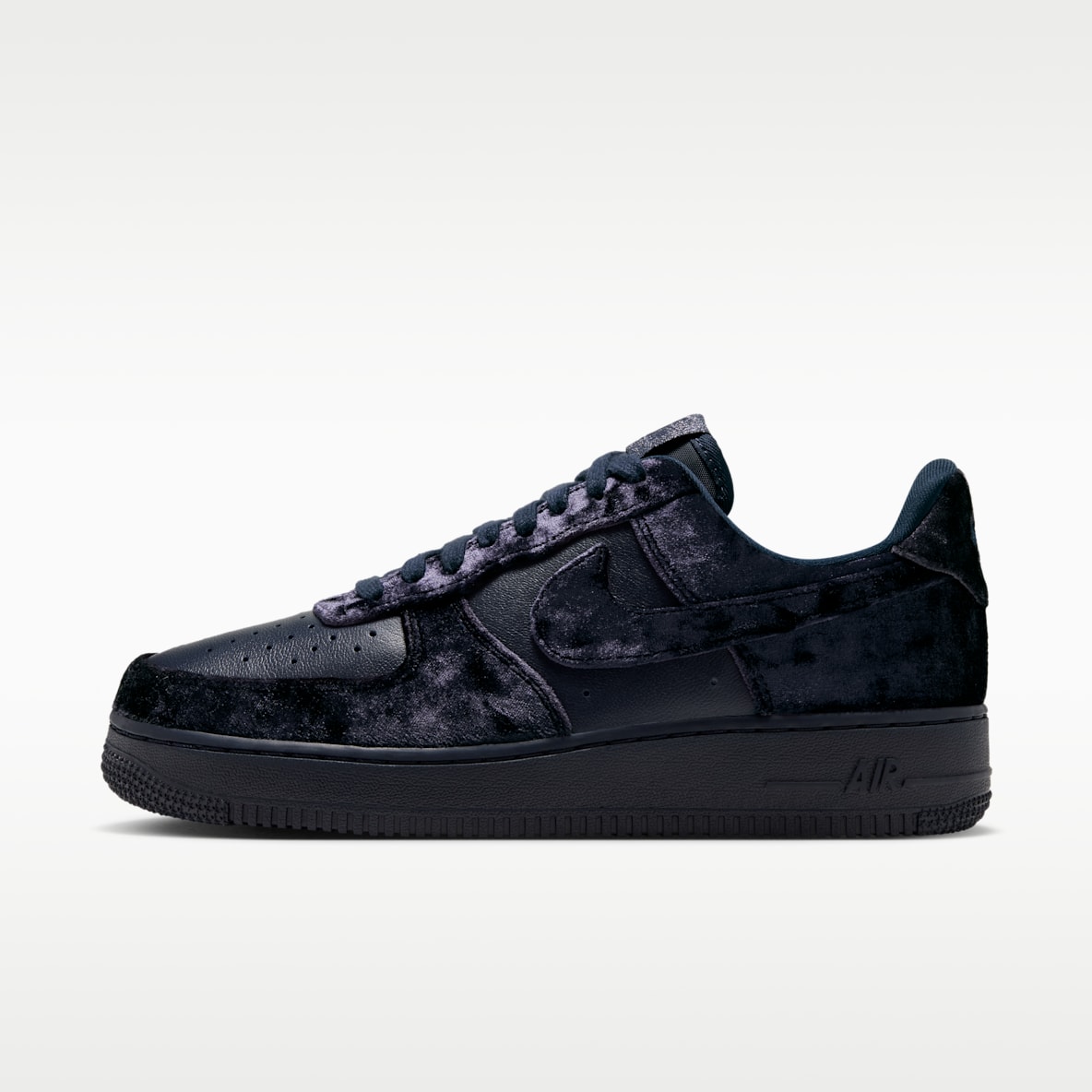 Nike Air Force 1 '07 SE Velvet 女子空军一号运动鞋