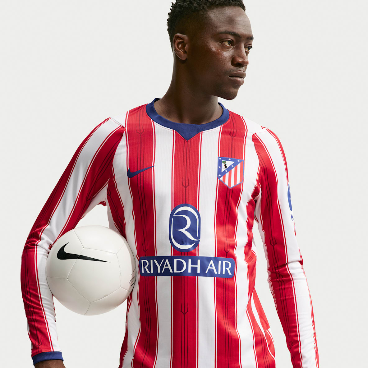 2026/27 赛季马德里竞技主场球迷版 Nike Dri-FIT 男子速干足球长袖球衣