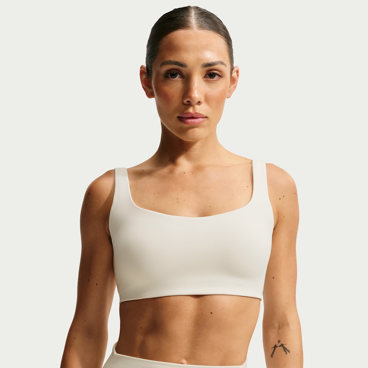 NikeSKIMS Matte 女子速干大圆领运动内衣