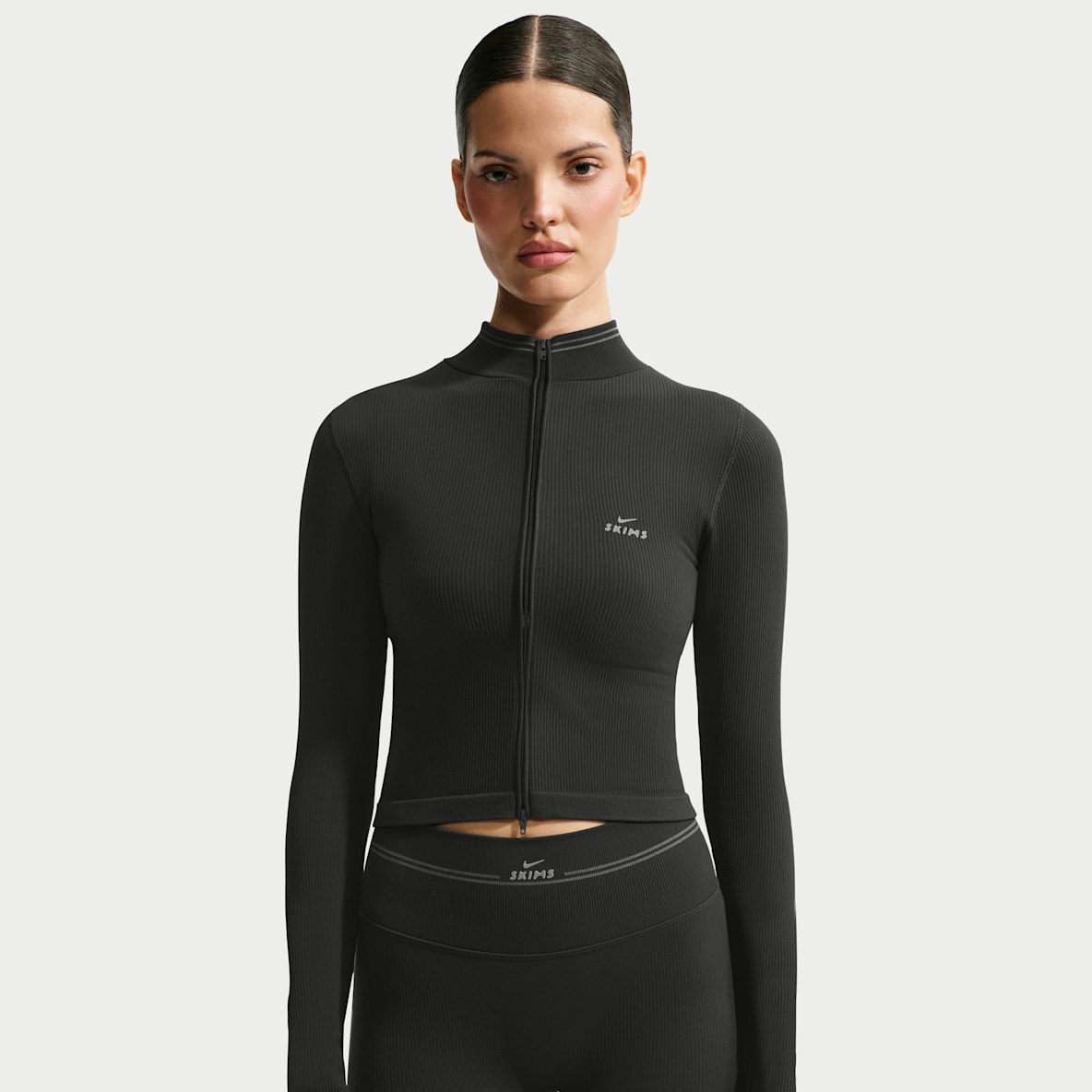 NikeSKIMS Ribbed 女子短款全长拉链开襟上衣
