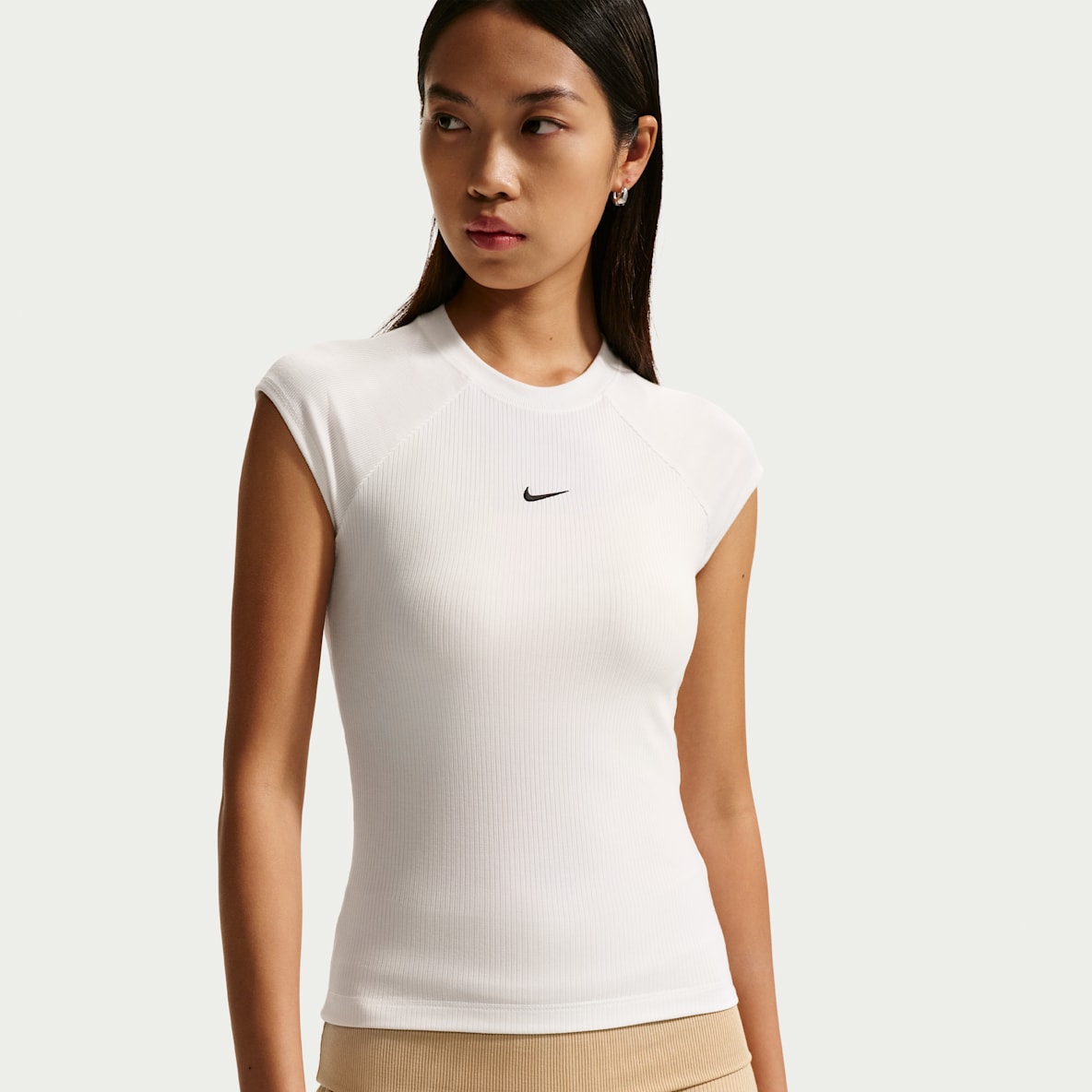 Nike Sportswear Chill Knit 女子紧身短袖罗纹上衣