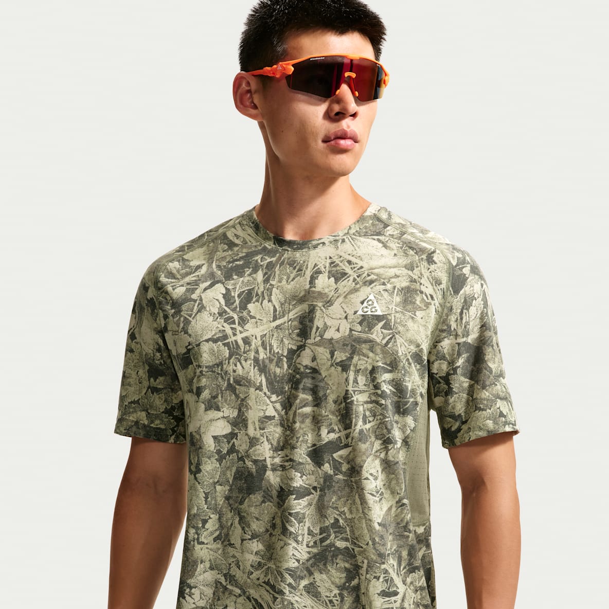 ACG "Solar Chase" Dri-FIT ADV 男子速干短袖越野跑步上衣