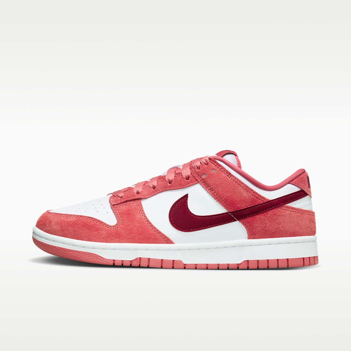 Nike Dunk Low 情人节系列女子运动鞋