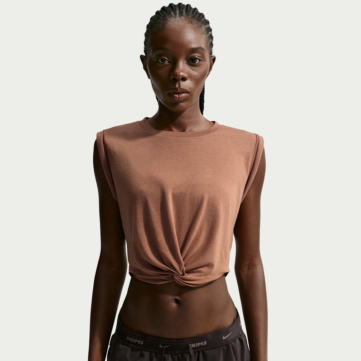 NikeSKIMS Performance Cotton Blend 女子速干短款扭结式背心