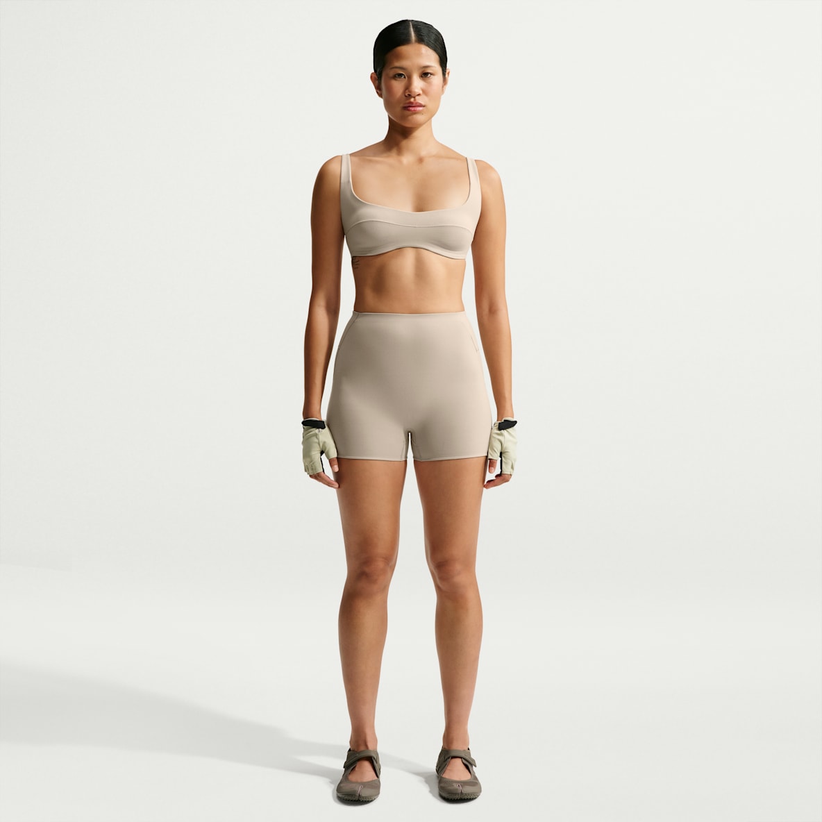 NikeSKIMS Studio Stretch 女子速干短裤