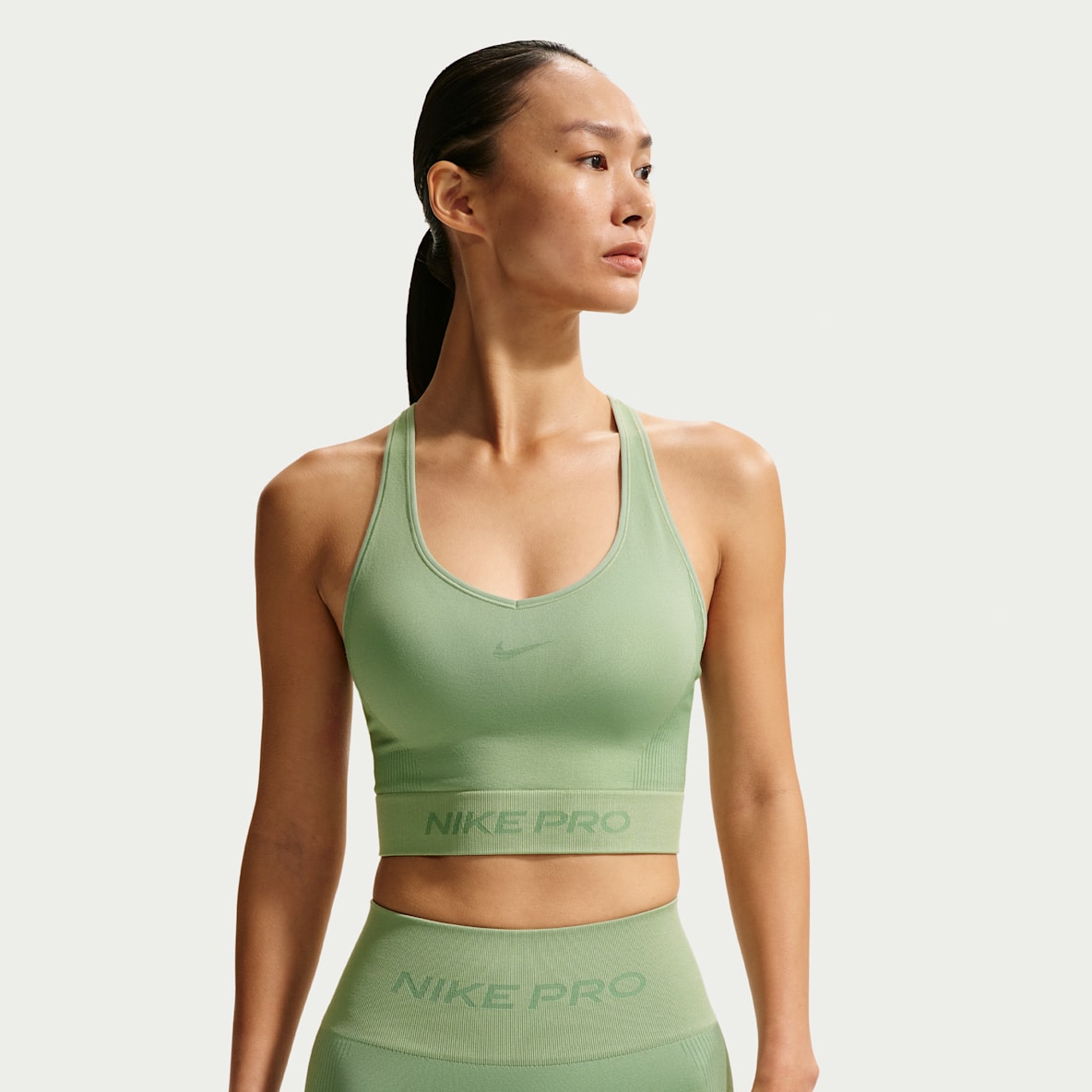 Nike Pro Dri-FIT 女子平整缝线速干紧身塑形训练短款背心