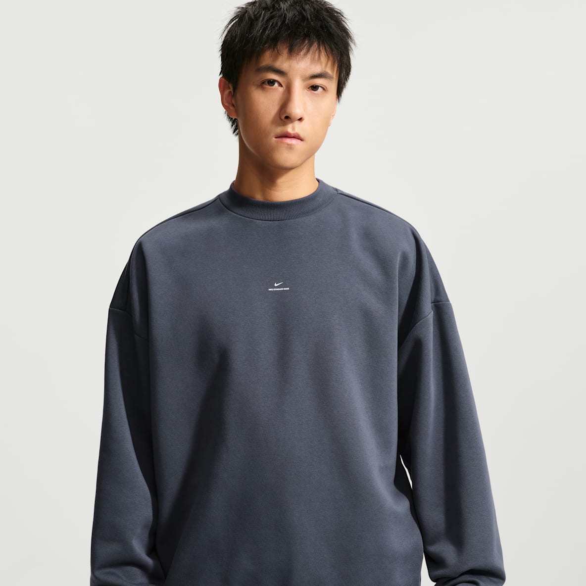 Nike Standard Issue Therma-FIT 耐克篮球小标系列男子加绒篮球圆领上衣