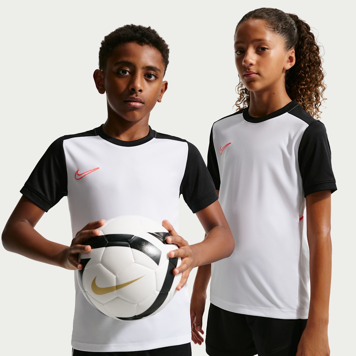 Nike Academy Dri-FIT 大童速干足球短袖上衣