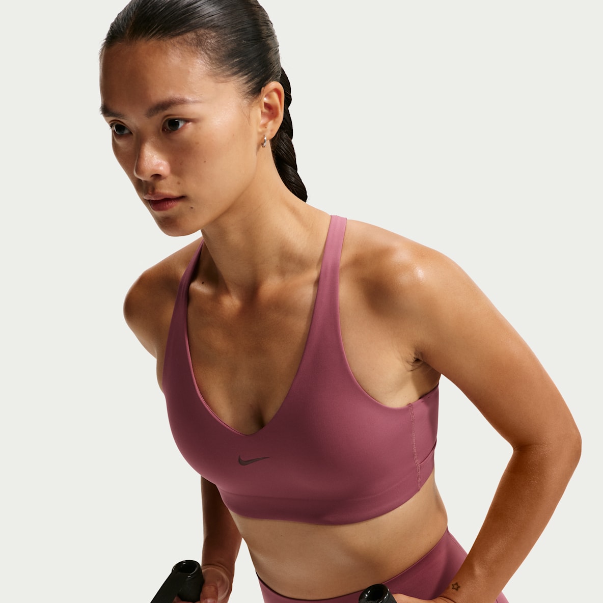 Nike Universa 女子汗渍隐匿中强度支撑速干衬垫运动内衣