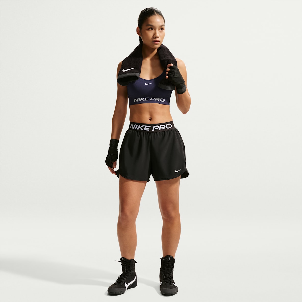 Nike Pro 女子速干二合一训练短裤