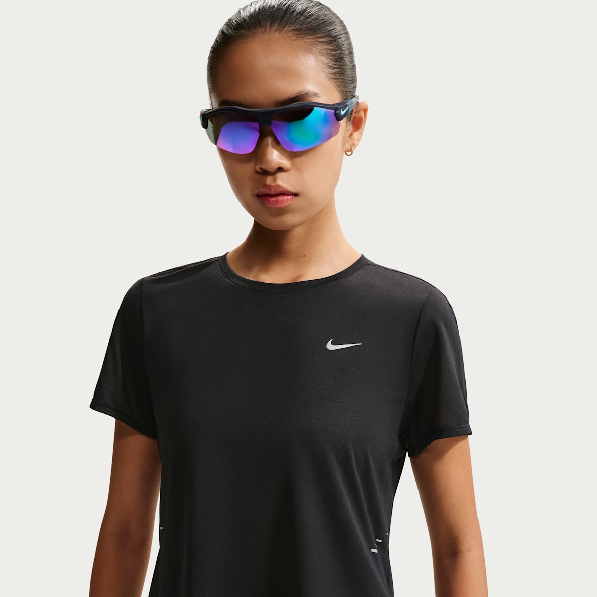 Nike Swift Dri-FIT 女子速干短袖跑步上衣