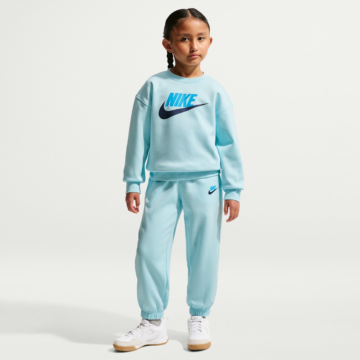 Nike 幼童柔软加绒圆领上衣和长裤套装