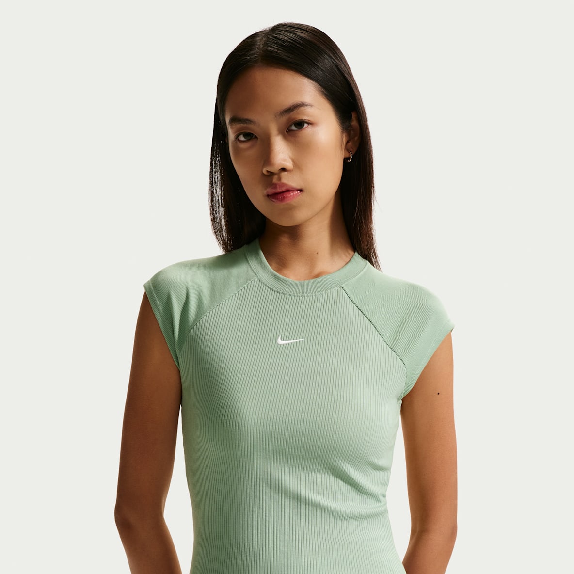 Nike Sportswear Chill Knit 女子紧身短袖罗纹上衣